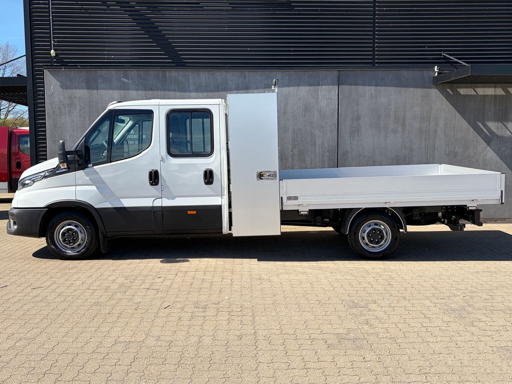 Billede af Iveco Daily 35S18 4100mm 3,0 D Hi-Matic 180HK DobKab 8g Aut.