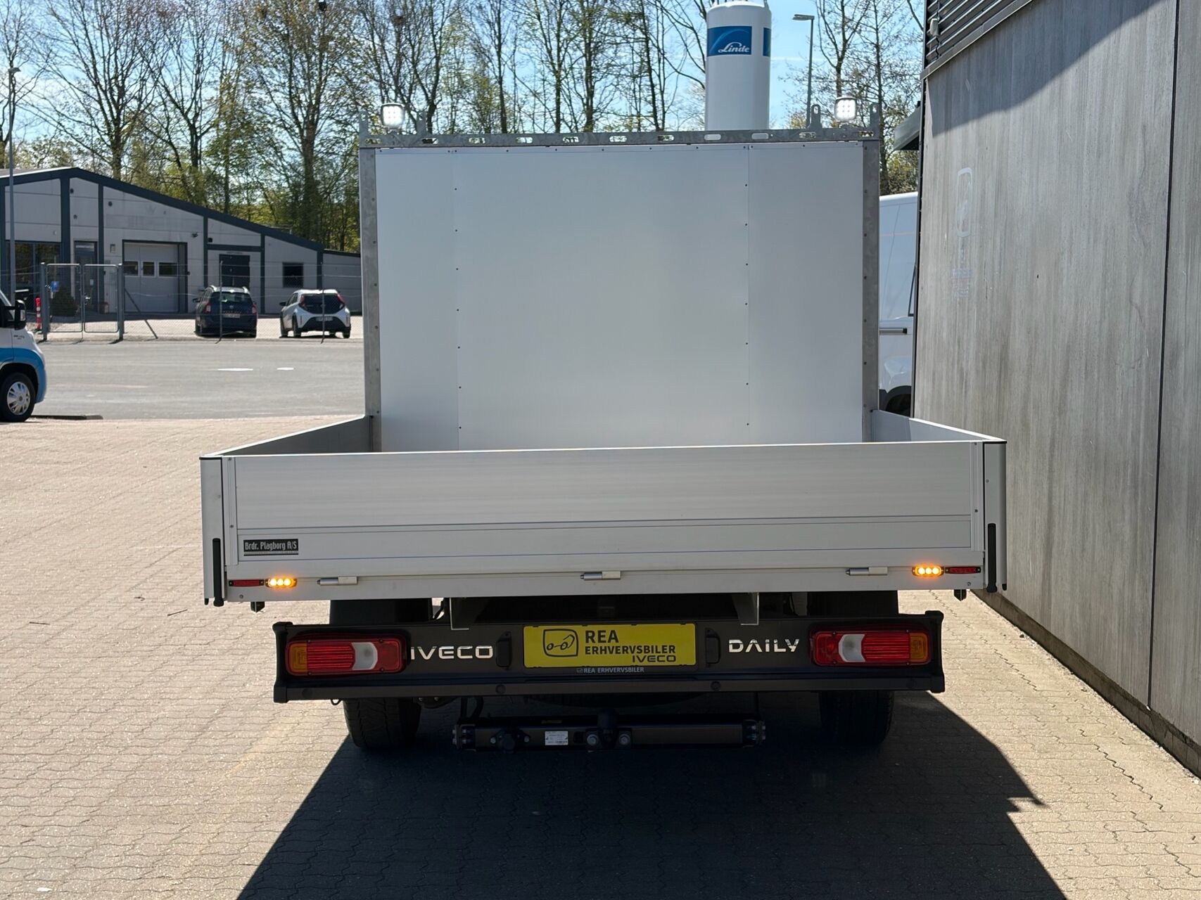 Billede af Iveco Daily 35S18 4100mm 3,0 D Hi-Matic 180HK DobKab 8g Aut.