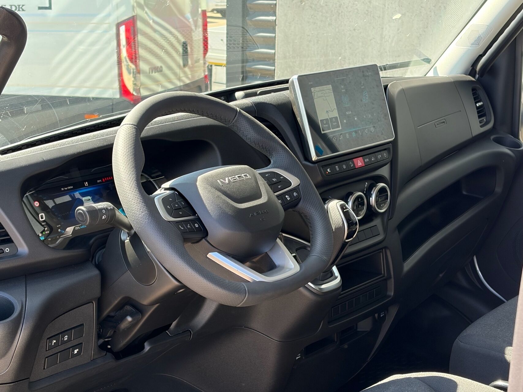 Billede af Iveco Daily 35S18 4100mm 3,0 D Hi-Matic 180HK DobKab 8g Aut.