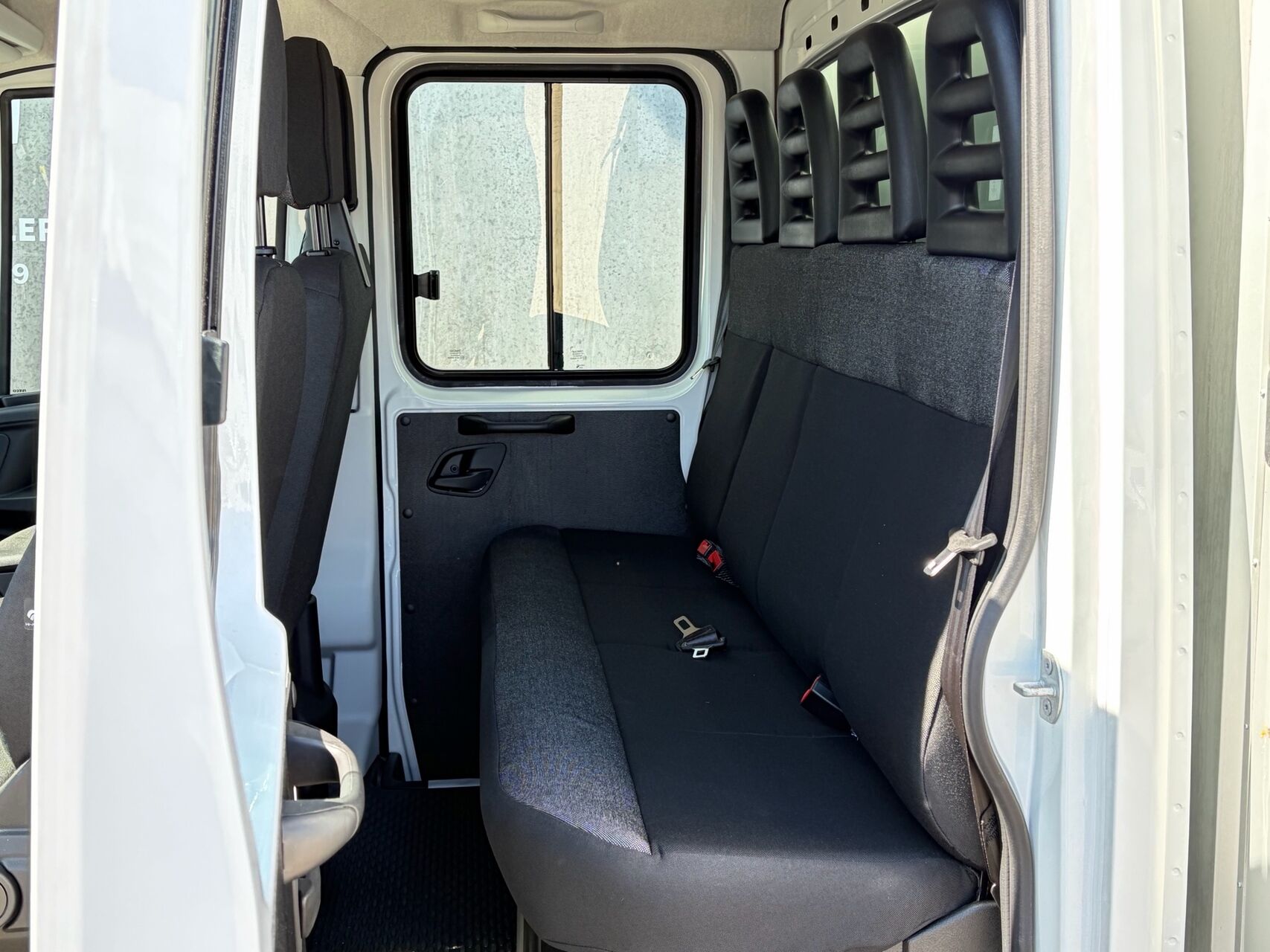 Billede af Iveco Daily 35S18 4100mm 3,0 D Hi-Matic 180HK DobKab 8g Aut.