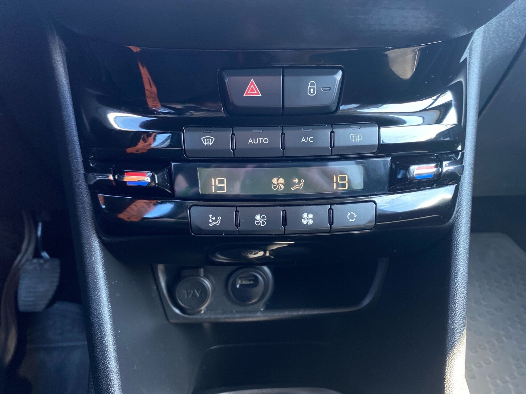 Billede af Peugeot 208 1,5 BlueHDi Prestige 100HK 5d