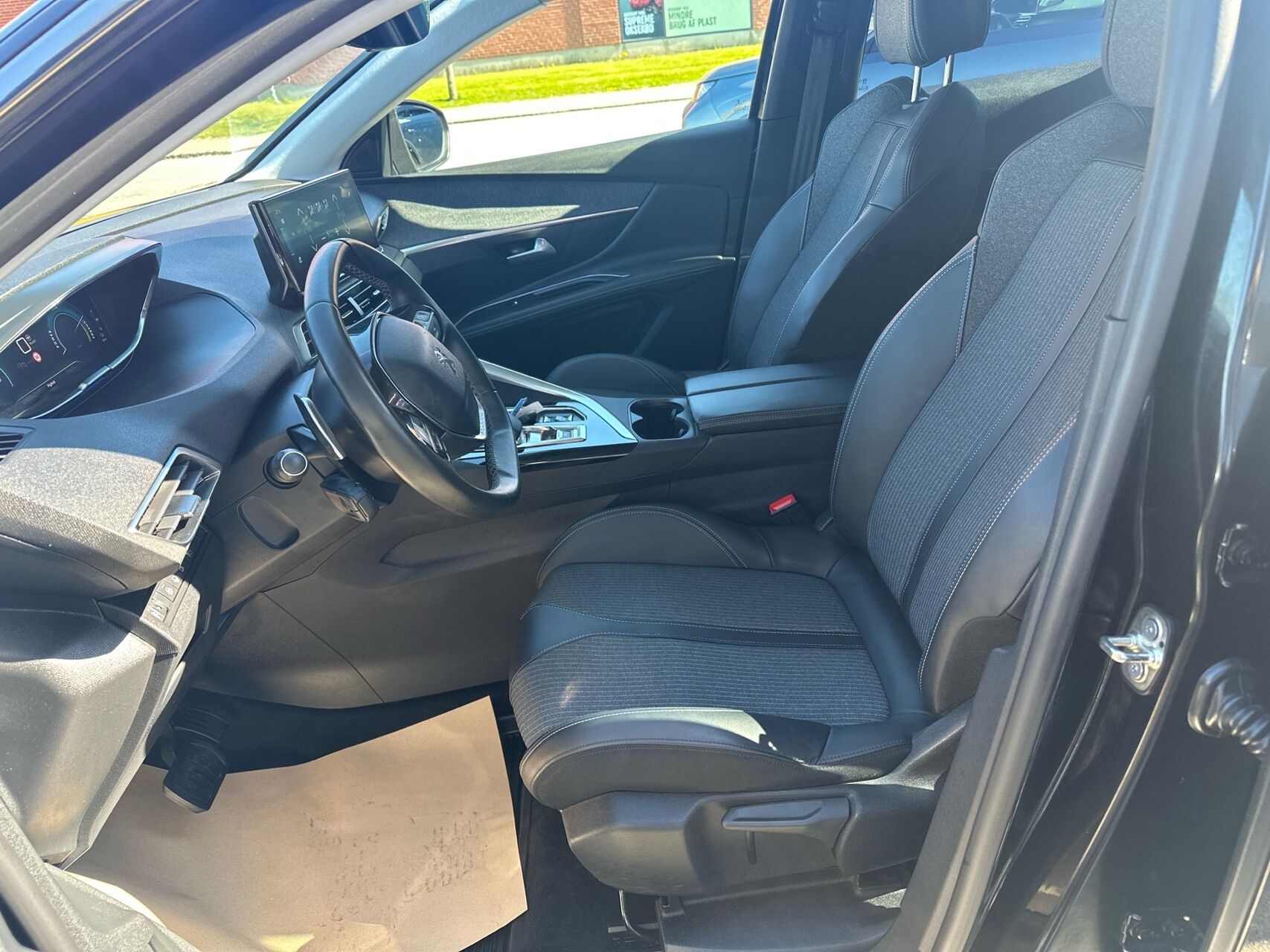 Billede af Peugeot 3008 1,6 PureTech  Plugin-hybrid Selection Sport EAT8 225HK 5d 8g Aut.