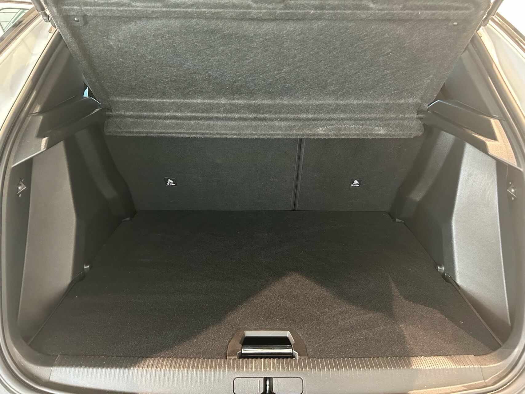 Billede af Peugeot 2008 1,2 PureTech Selection Sport EAT8 130HK 5d 8g Aut.