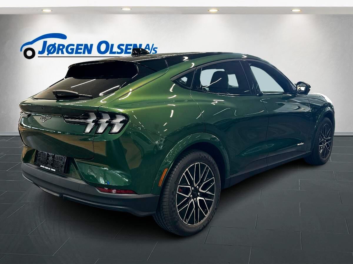 Billede af Ford Mustang Mach-E EL UR Premium AWD 375HK 5d Aut.