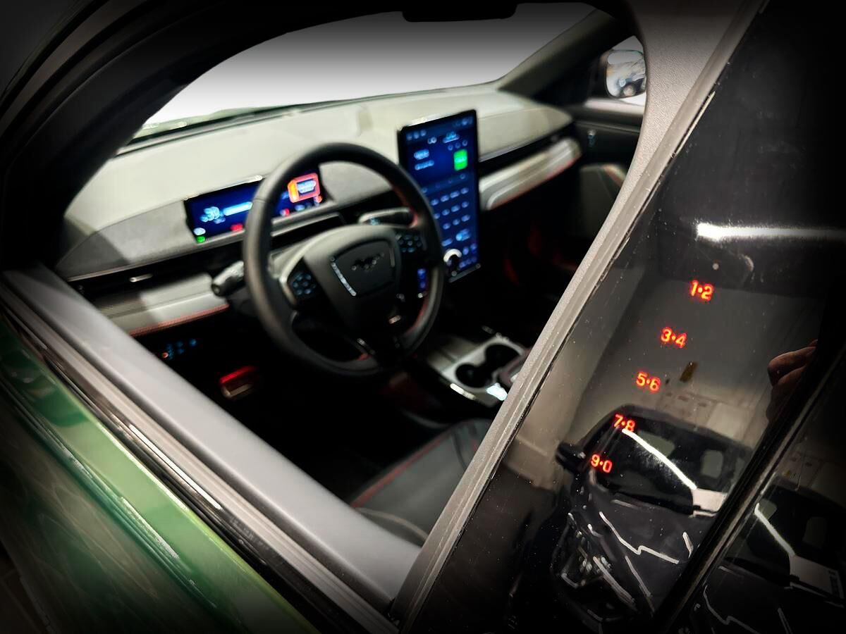 Billede af Ford Mustang Mach-E EL UR Premium AWD 375HK 5d Aut.