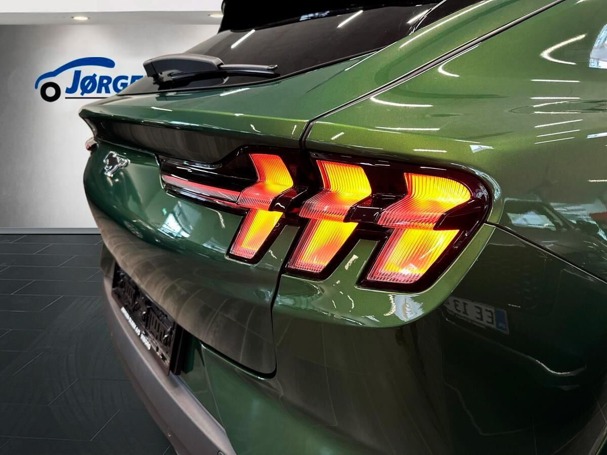 Billede af Ford Mustang Mach-E EL UR Premium AWD 375HK 5d Aut.