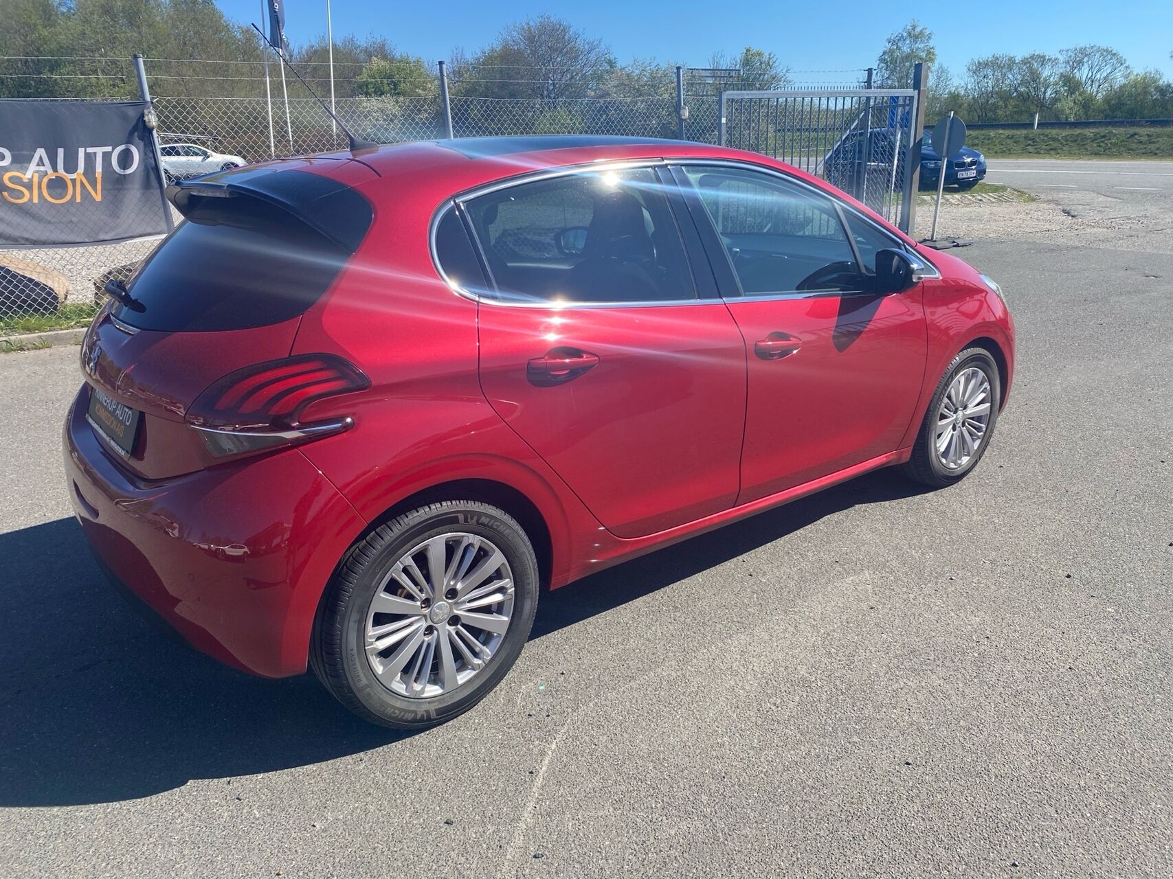Billede af Peugeot 208 1,6 BlueHDi Allure Sky 100HK 5d