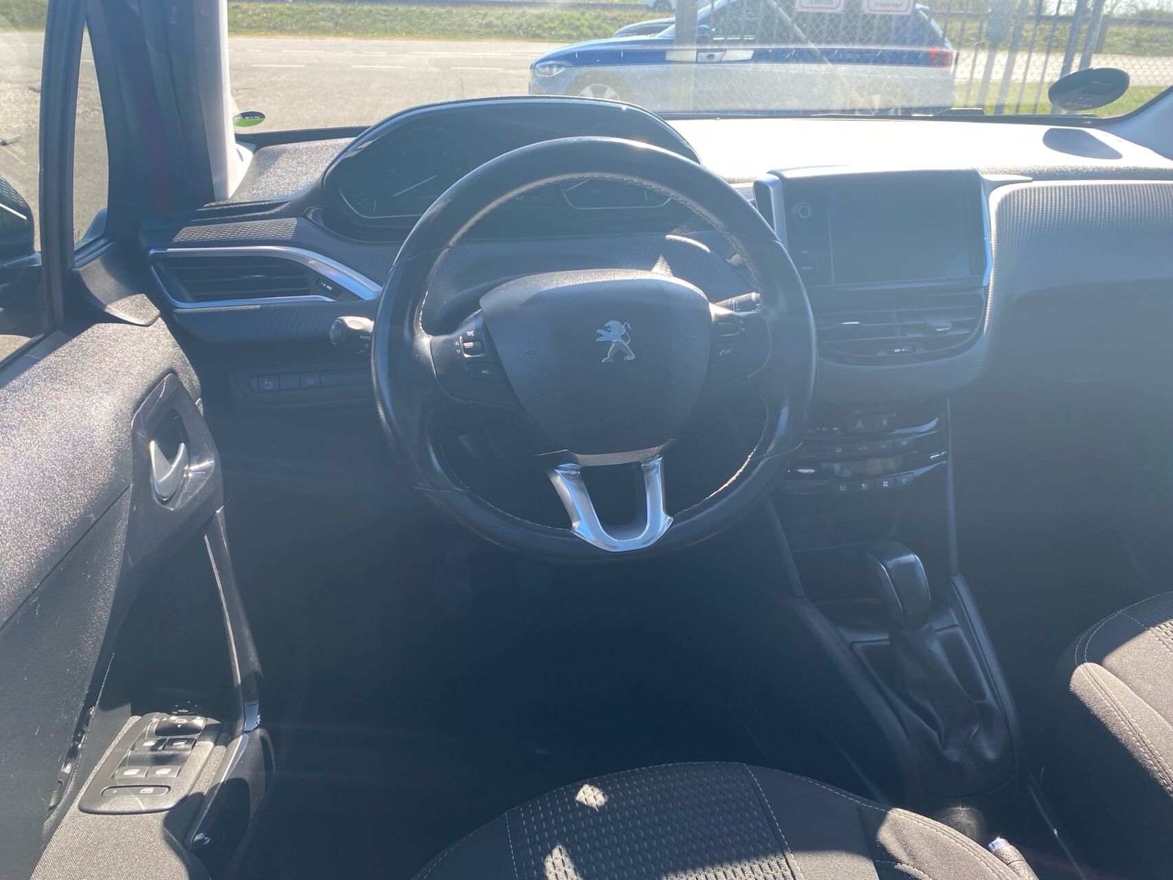 Billede af Peugeot 208 1,6 BlueHDi Allure Sky 100HK 5d