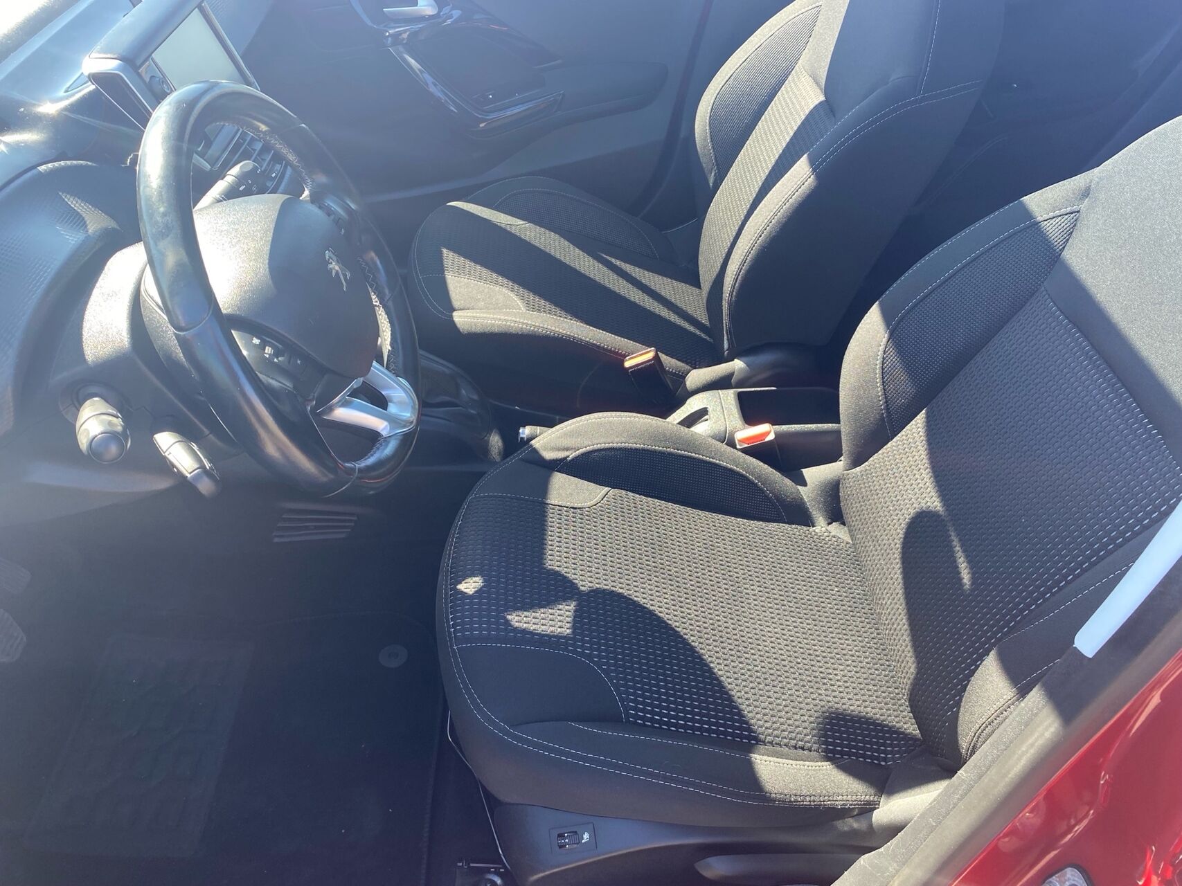 Billede af Peugeot 208 1,6 BlueHDi Allure Sky 100HK 5d