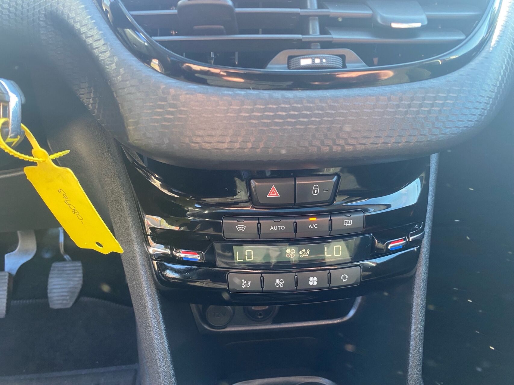 Billede af Peugeot 208 1,6 BlueHDi Allure Sky 100HK 5d