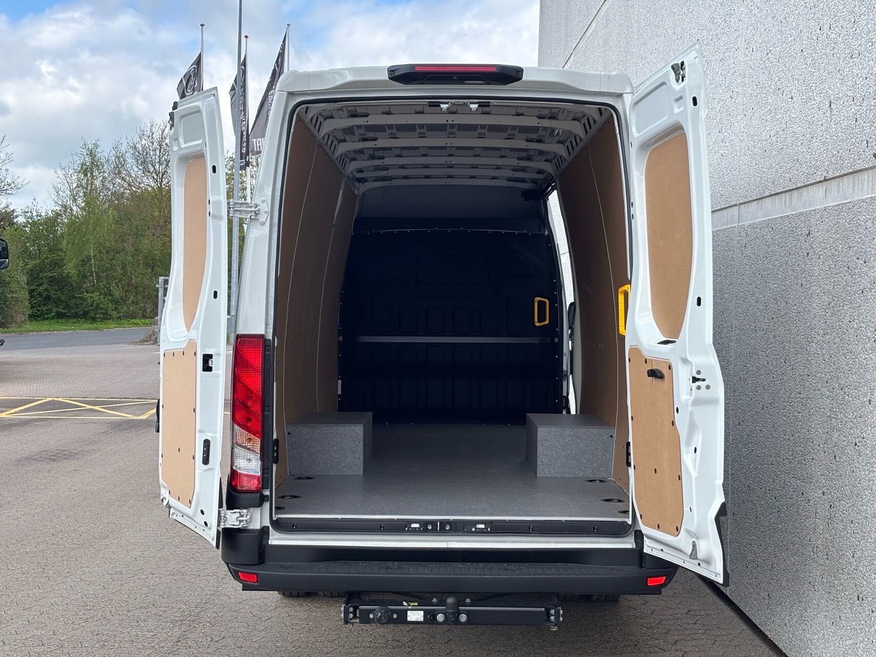 Billede af Iveco Daily 50C18 16m3 3,0 D Hi-Matic 180HK 8g Aut.