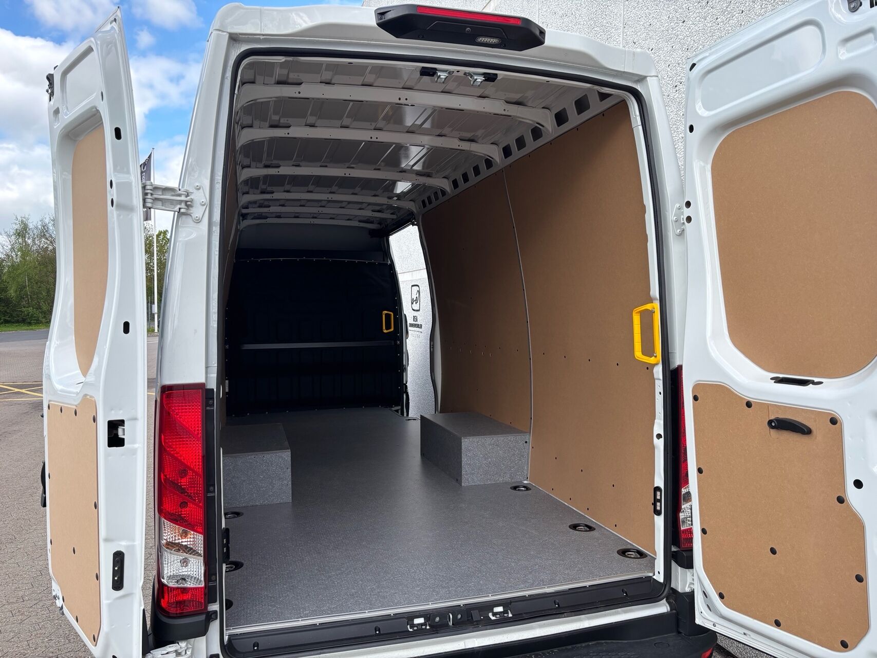 Billede af Iveco Daily 50C18 16m3 3,0 D Hi-Matic 180HK 8g Aut.