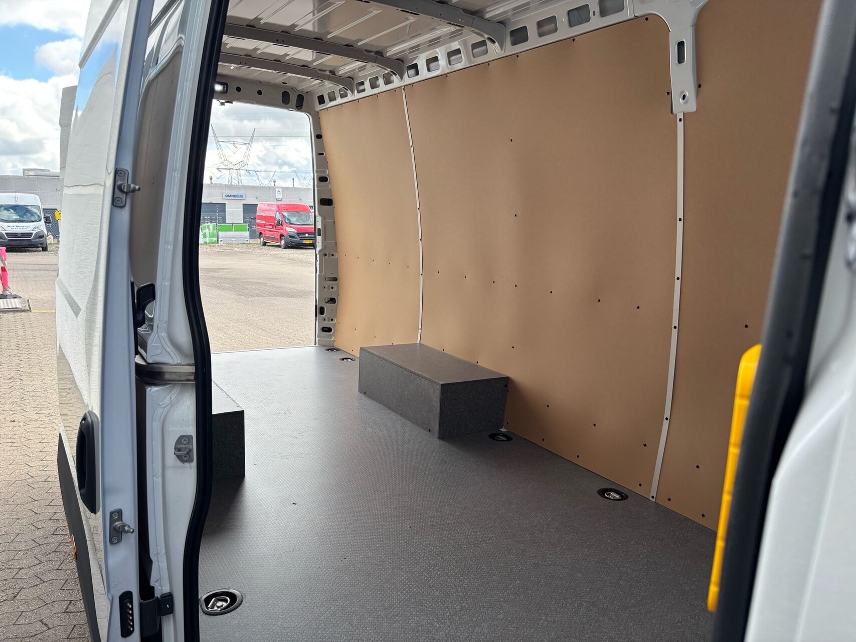 Billede af Iveco Daily 50C18 16m3 3,0 D Hi-Matic 180HK 8g Aut.