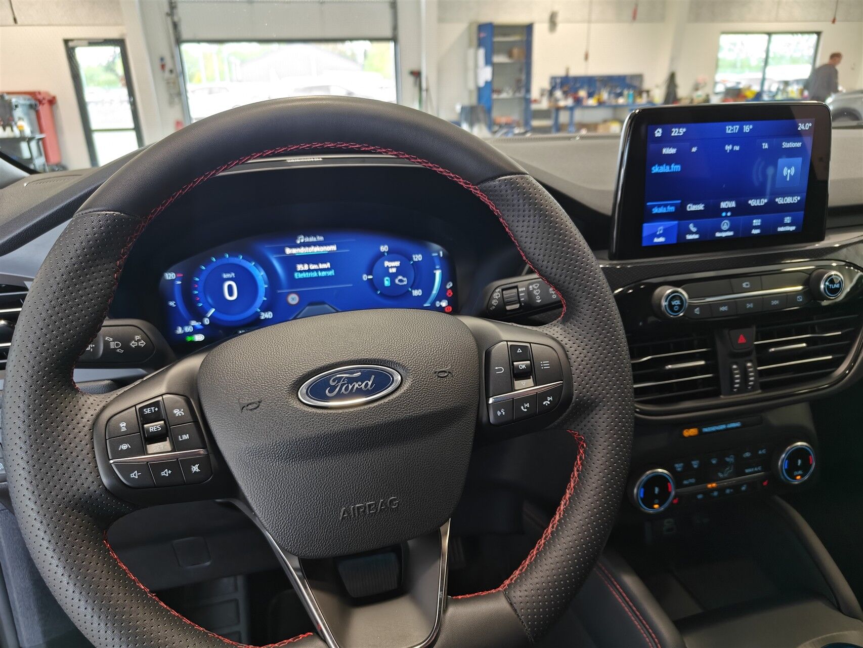 Billede af Ford Kuga 2,5 Plugin-hybrid ST-Line X CVT 225HK 5d Trinl. Gear