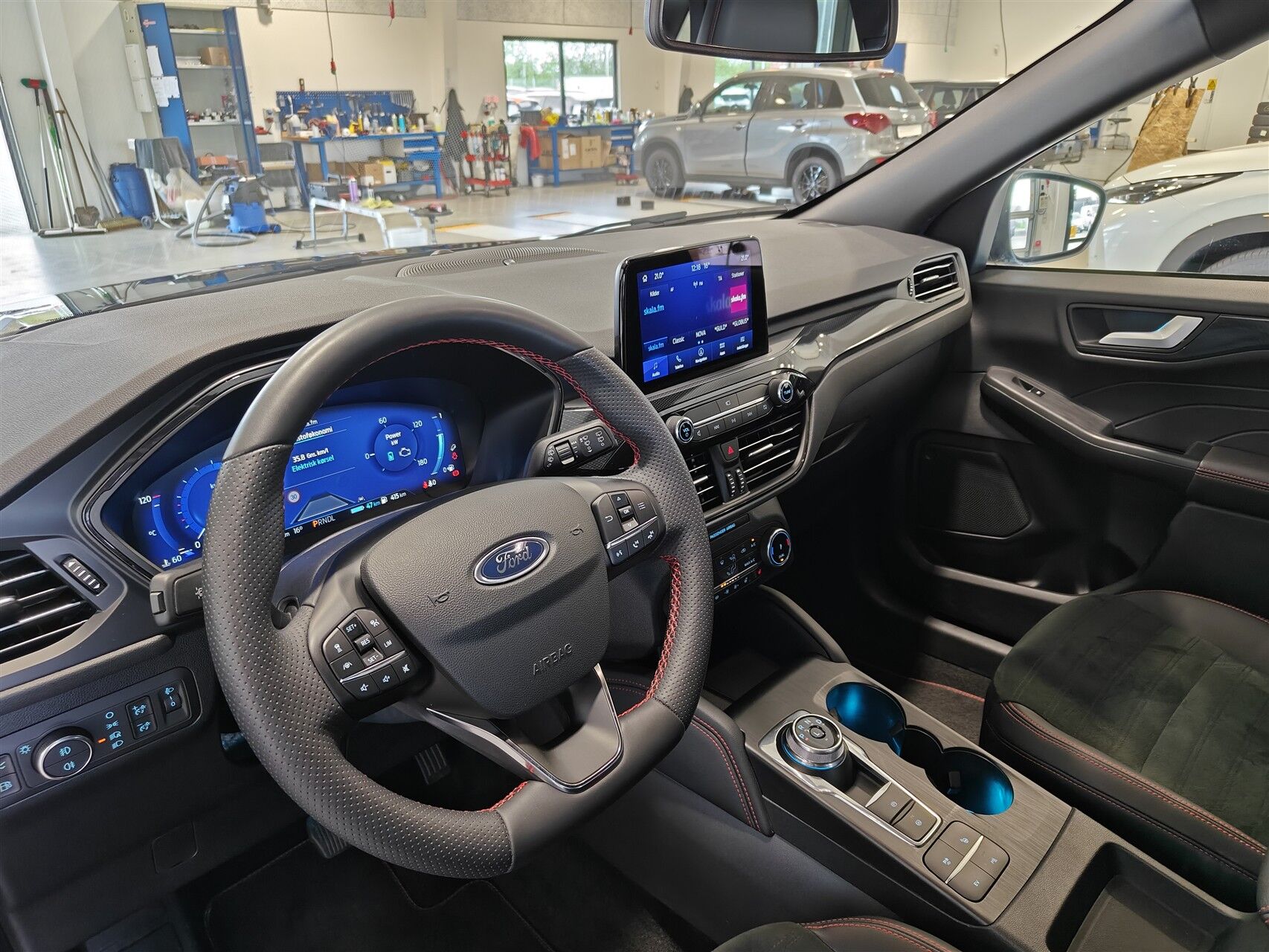 Billede af Ford Kuga 2,5 Plugin-hybrid ST-Line X CVT 225HK 5d Trinl. Gear