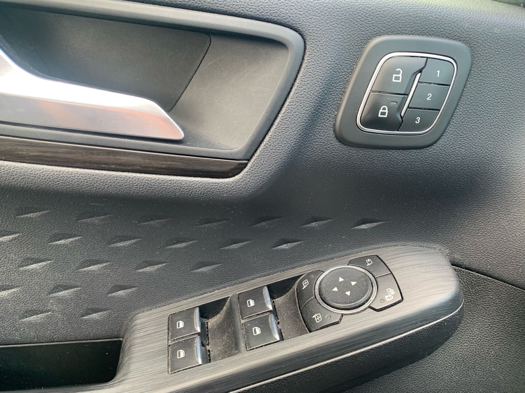 Billede af Ford Kuga 2,5 Plugin-hybrid Vignale CVT 225HK 5d Trinl. Gear