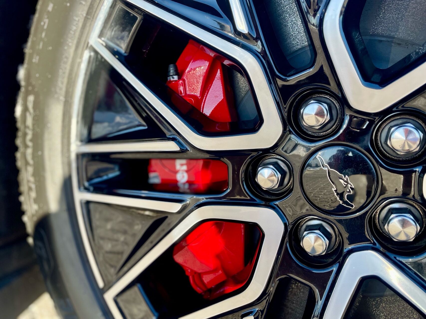 Billede af Ford Mustang Mach-E EL UR Premium AWD 375HK 5d Aut.
