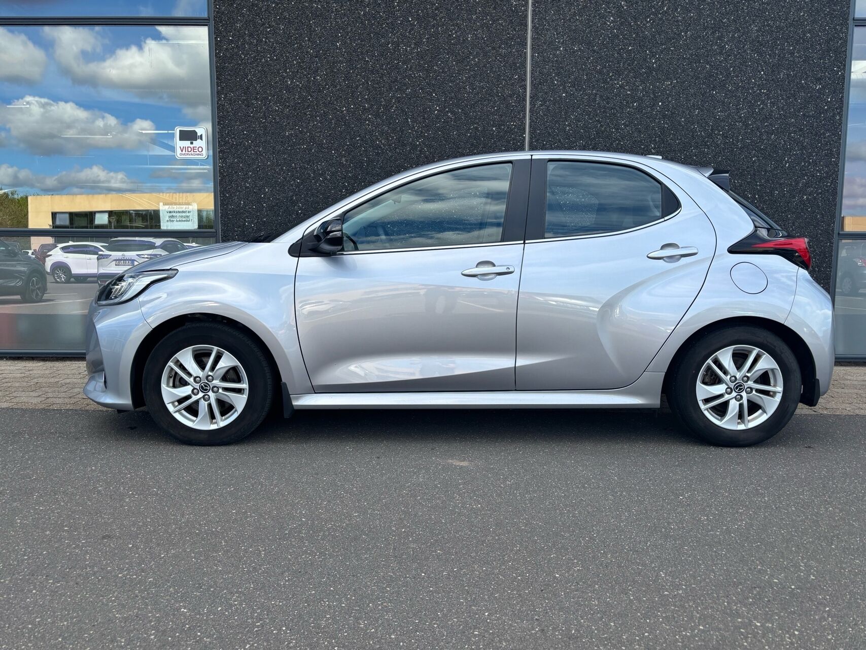 Billede af Mazda 2 1,5 VVT-I  Hybrid Agile Comfort CVT 116HK 5d Trinl. Gear