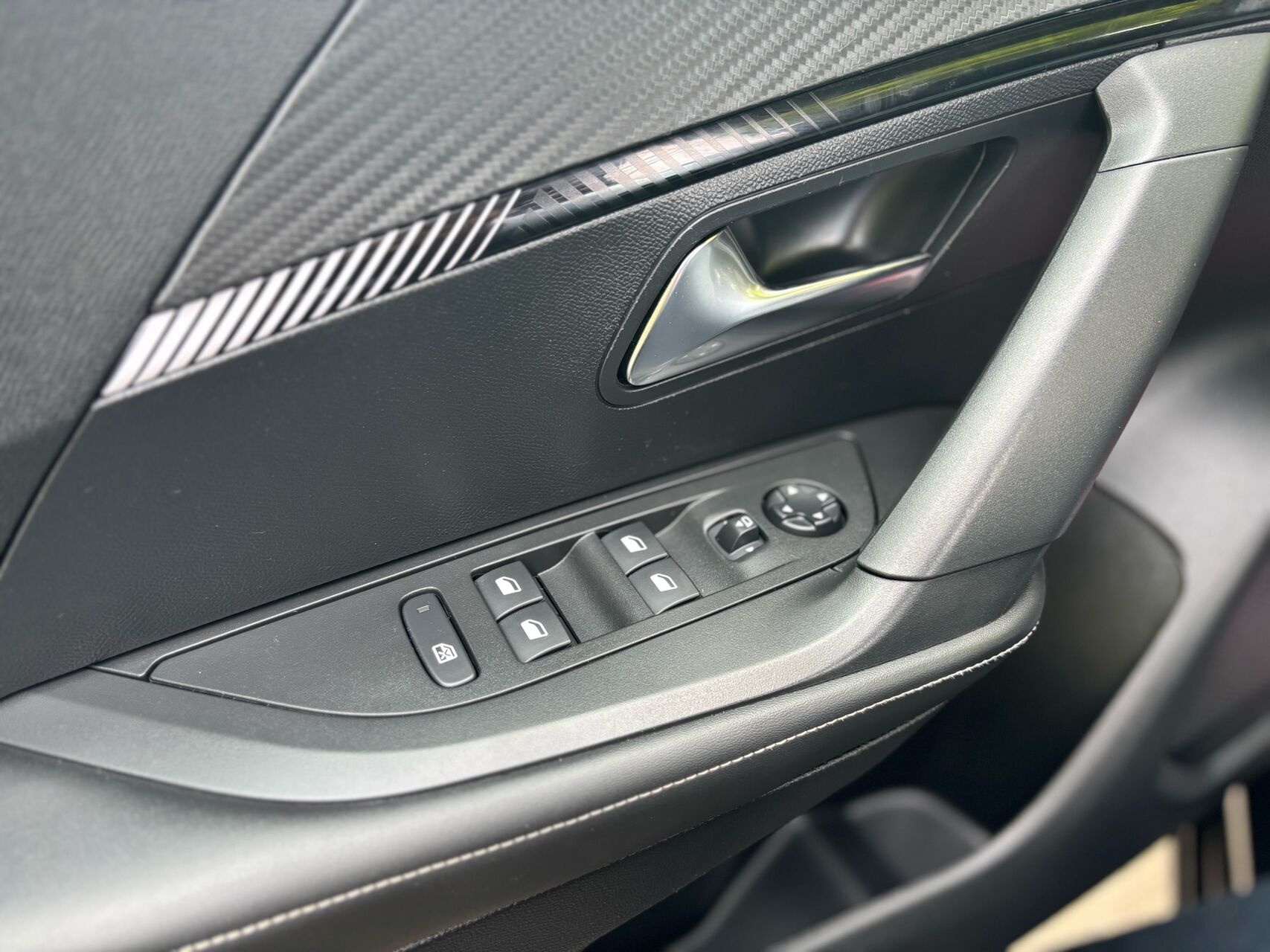 Billede af Peugeot 2008 1,2 PureTech Allure EAT8 130HK 5d 8g Aut.