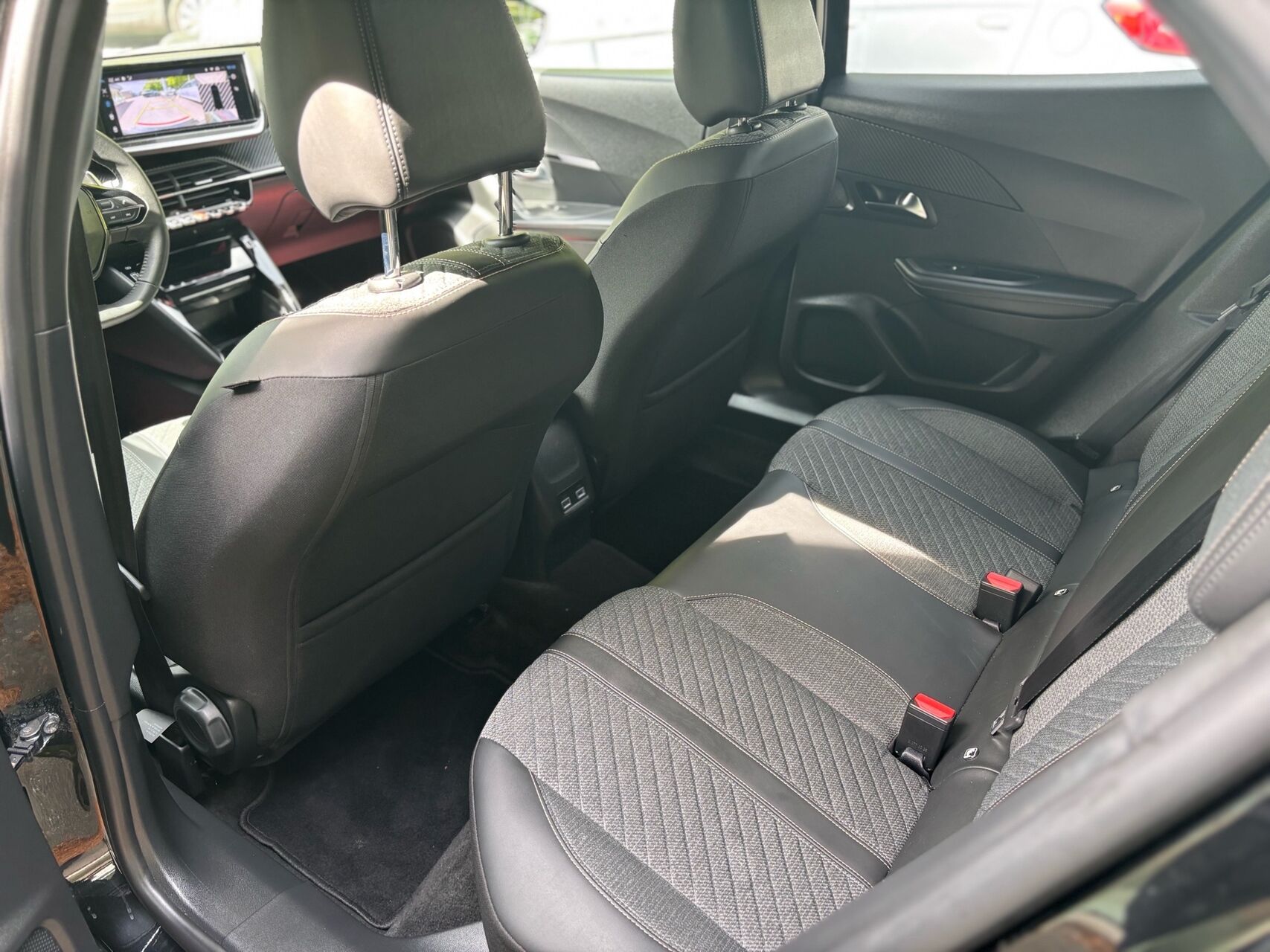Billede af Peugeot 2008 1,2 PureTech Allure EAT8 130HK 5d 8g Aut.