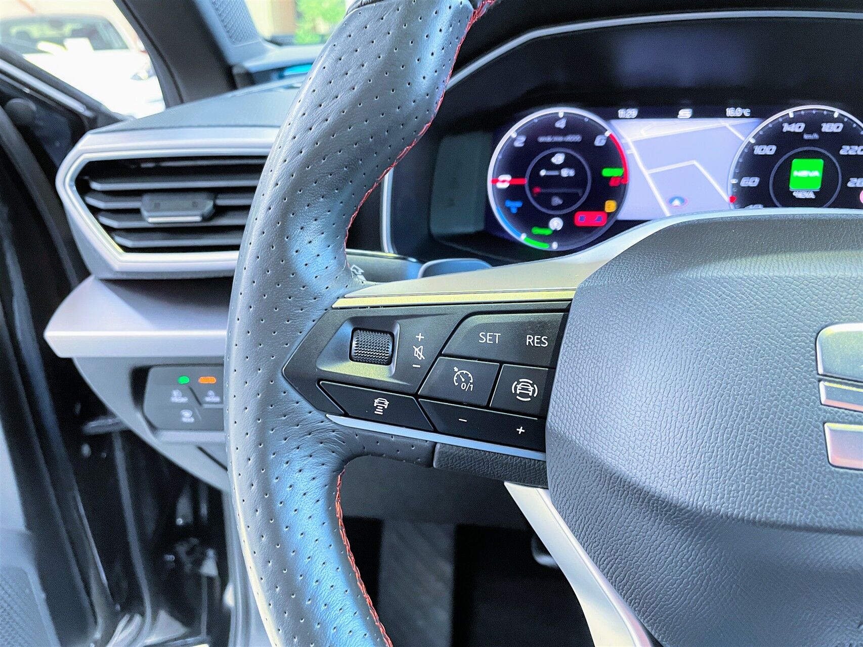 Billede af Seat Leon Sportstourer 1,4 e-Hybrid FR DSG 204HK Stc 6g Aut.