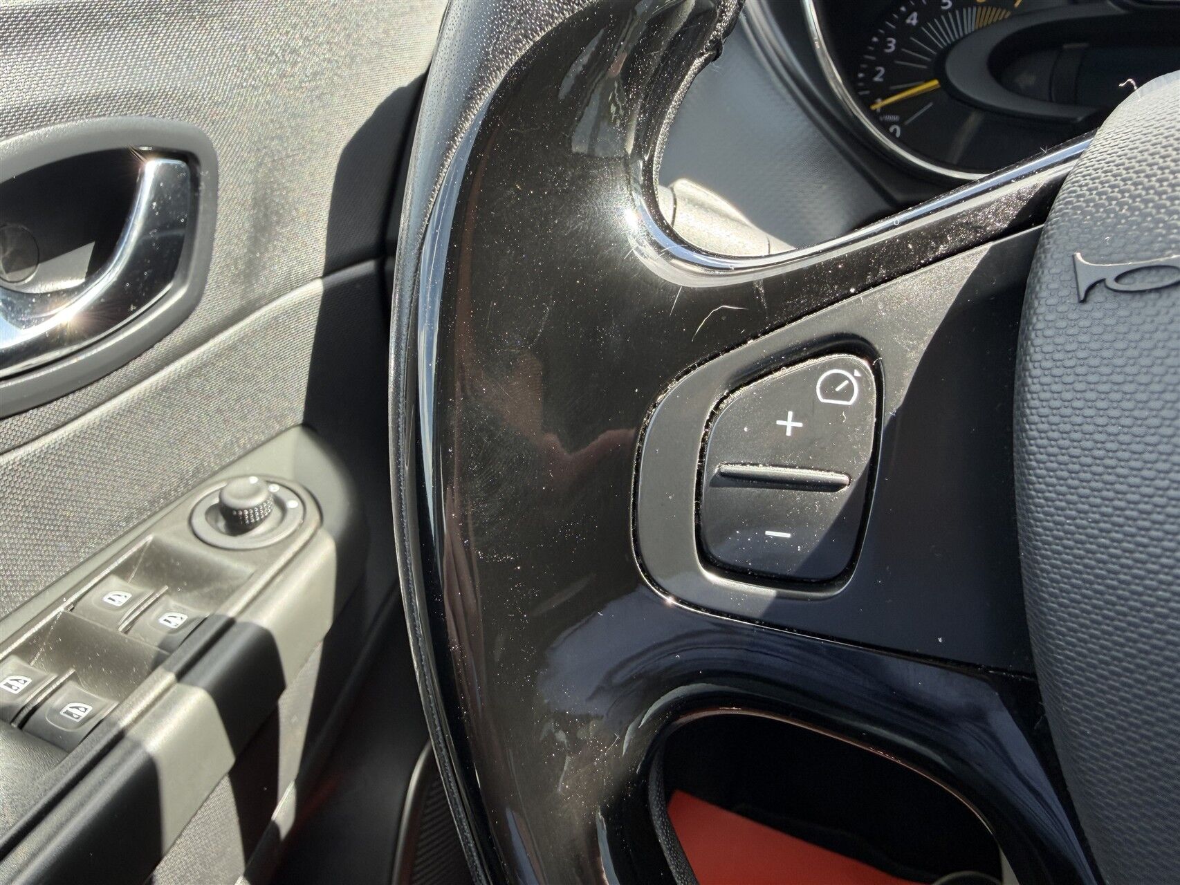 Billede af Renault Captur 1,2 TCE Expression Navi Style EDC 120HK 5d 6g Aut.