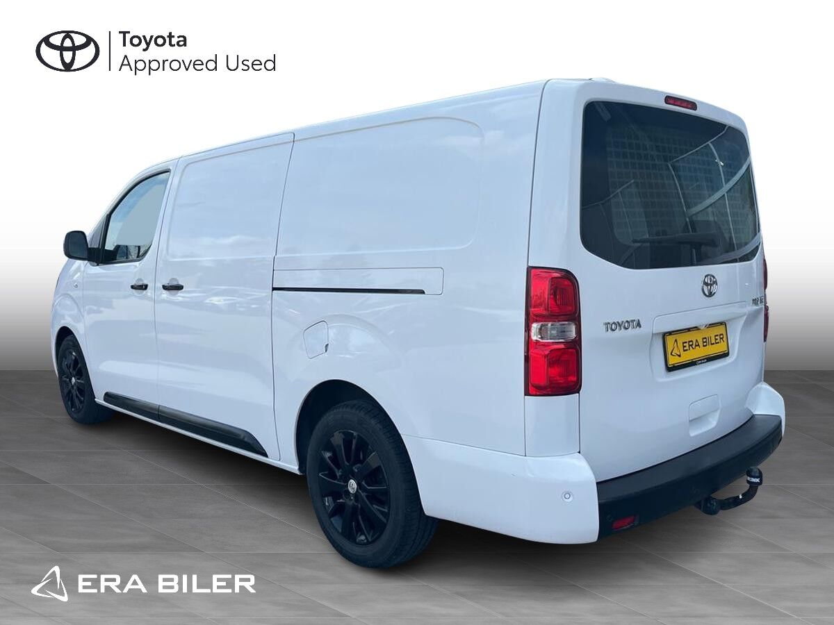 Billede af Toyota Proace Long 2,0 D Comfort Master Black Pack m/ bagklap (Proace 180) 177HK Van 8g Aut.
