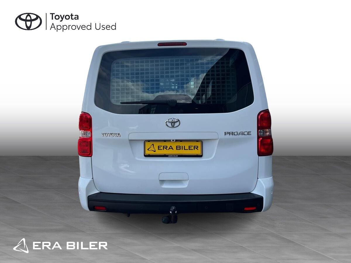 Billede af Toyota Proace Long 2,0 D Comfort Master Black Pack m/ bagklap (Proace 180) 177HK Van 8g Aut.