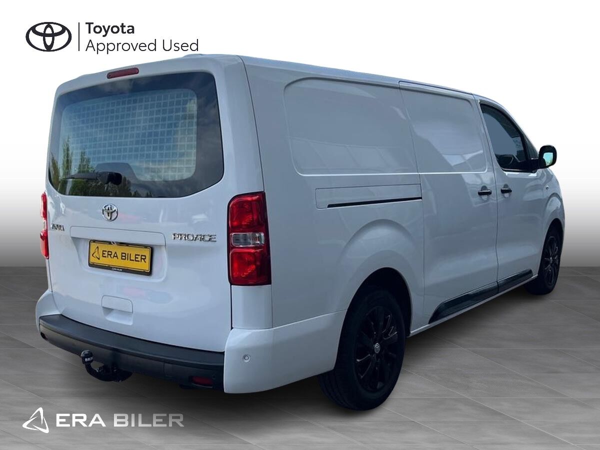 Billede af Toyota Proace Long 2,0 D Comfort Master Black Pack m/ bagklap (Proace 180) 177HK Van 8g Aut.