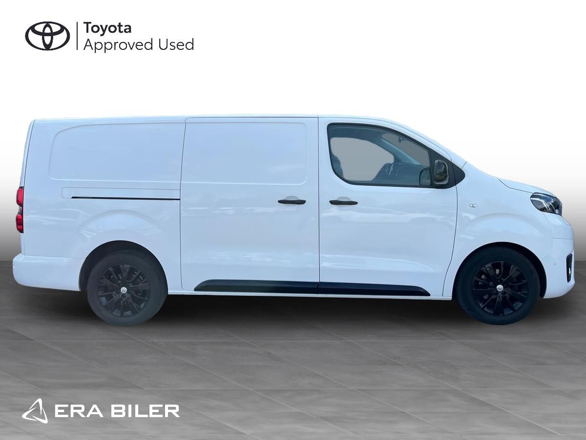 Billede af Toyota Proace Long 2,0 D Comfort Master Black Pack m/ bagklap (Proace 180) 177HK Van 8g Aut.