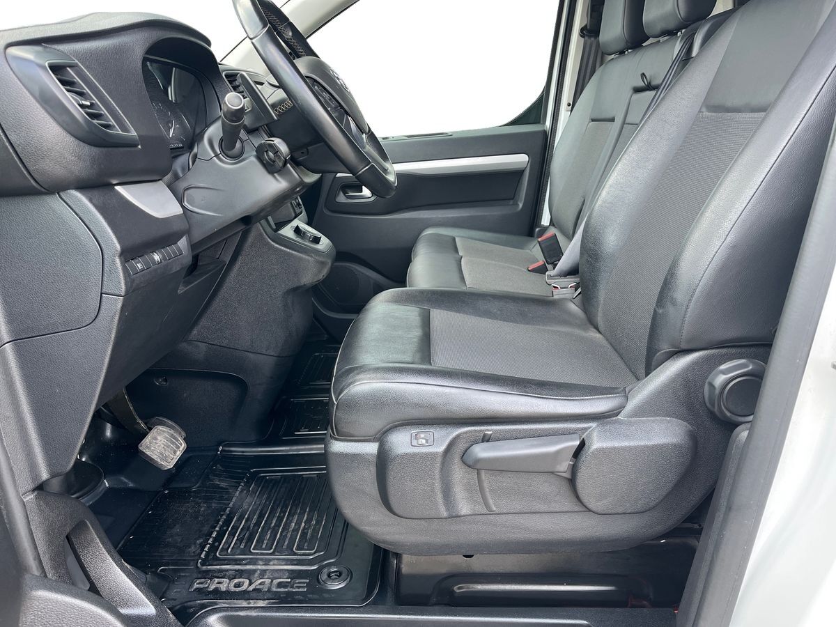 Billede af Toyota Proace Long 2,0 D Comfort Master Black Pack m/ bagklap (Proace 180) 177HK Van 8g Aut.