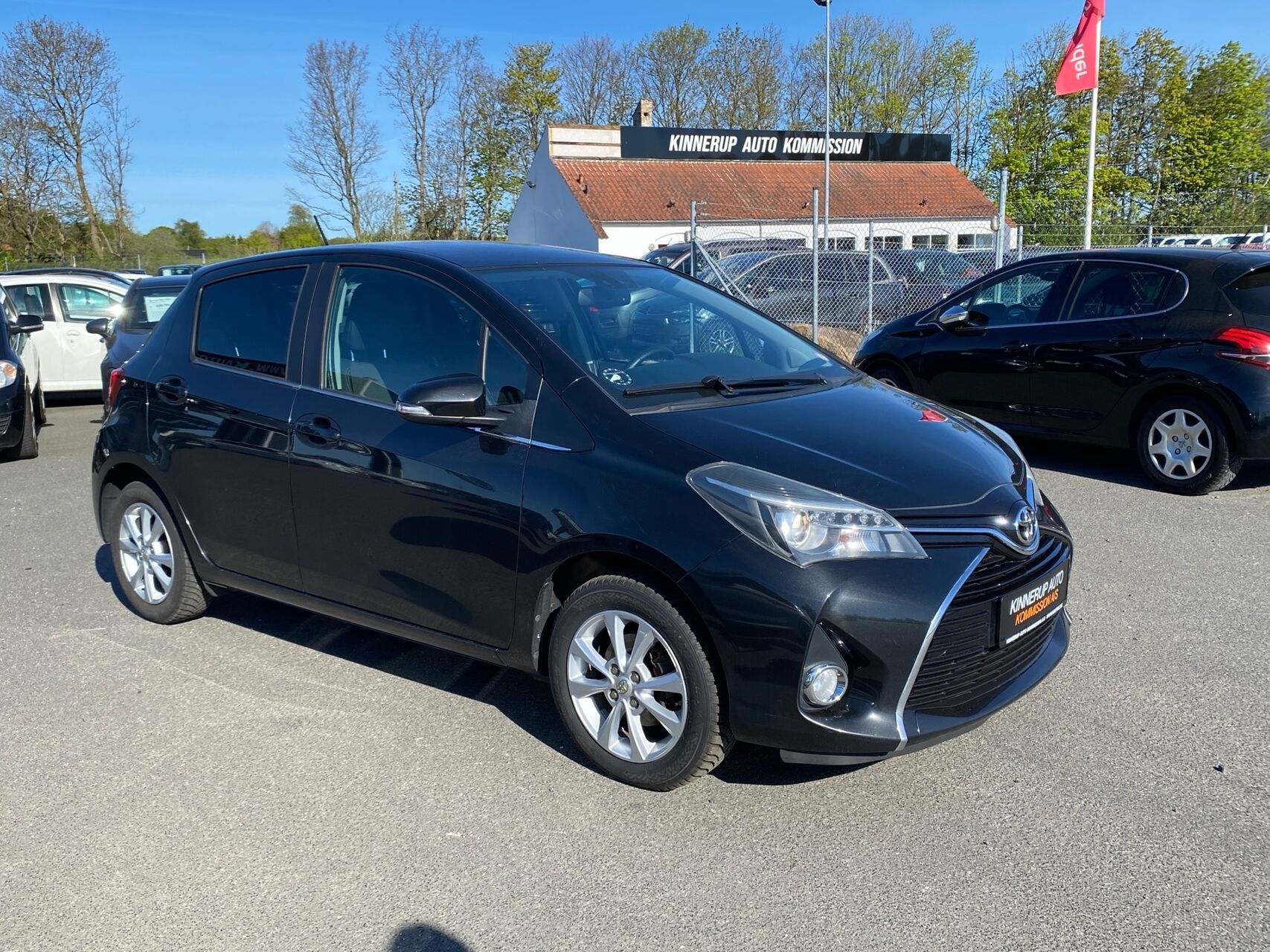 Billede af Toyota Yaris 1,3 VVT-I Lounge Edition 100HK 5d 6g