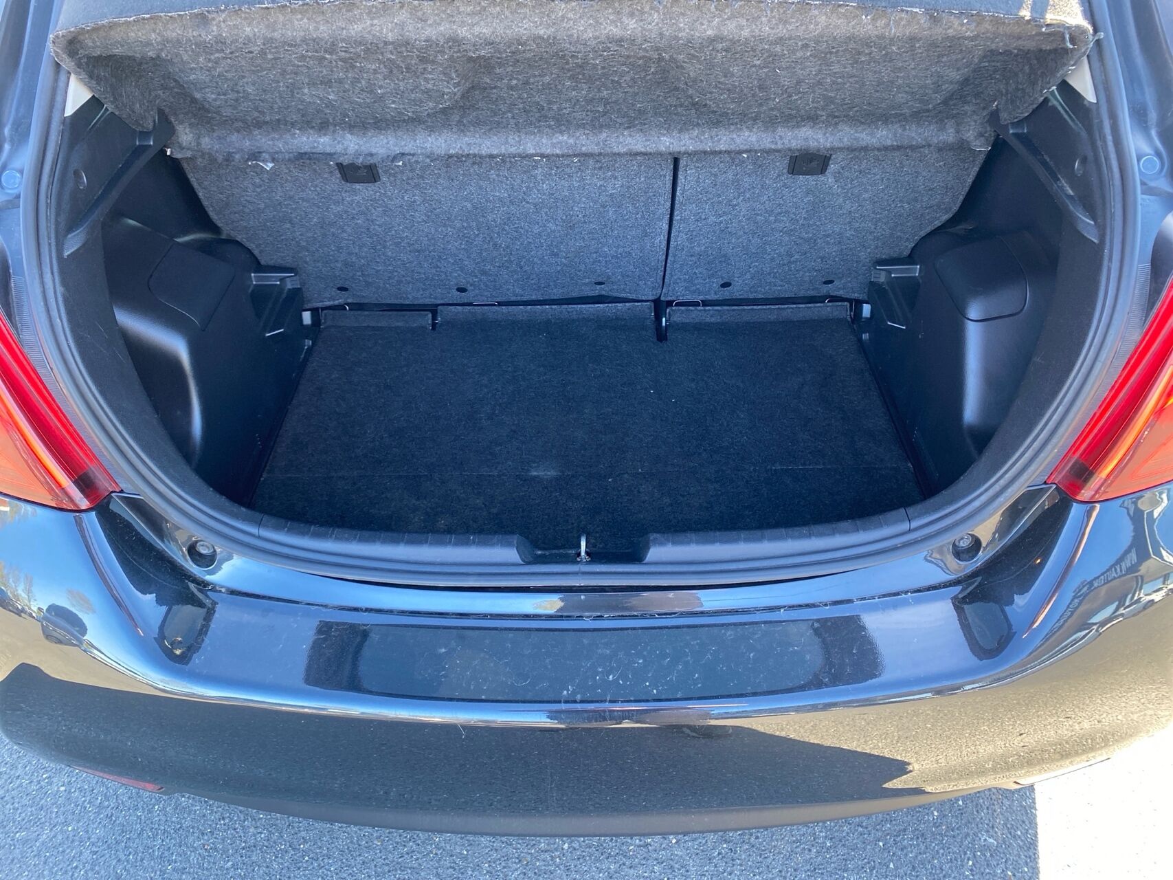 Billede af Toyota Yaris 1,3 VVT-I Lounge Edition 100HK 5d 6g