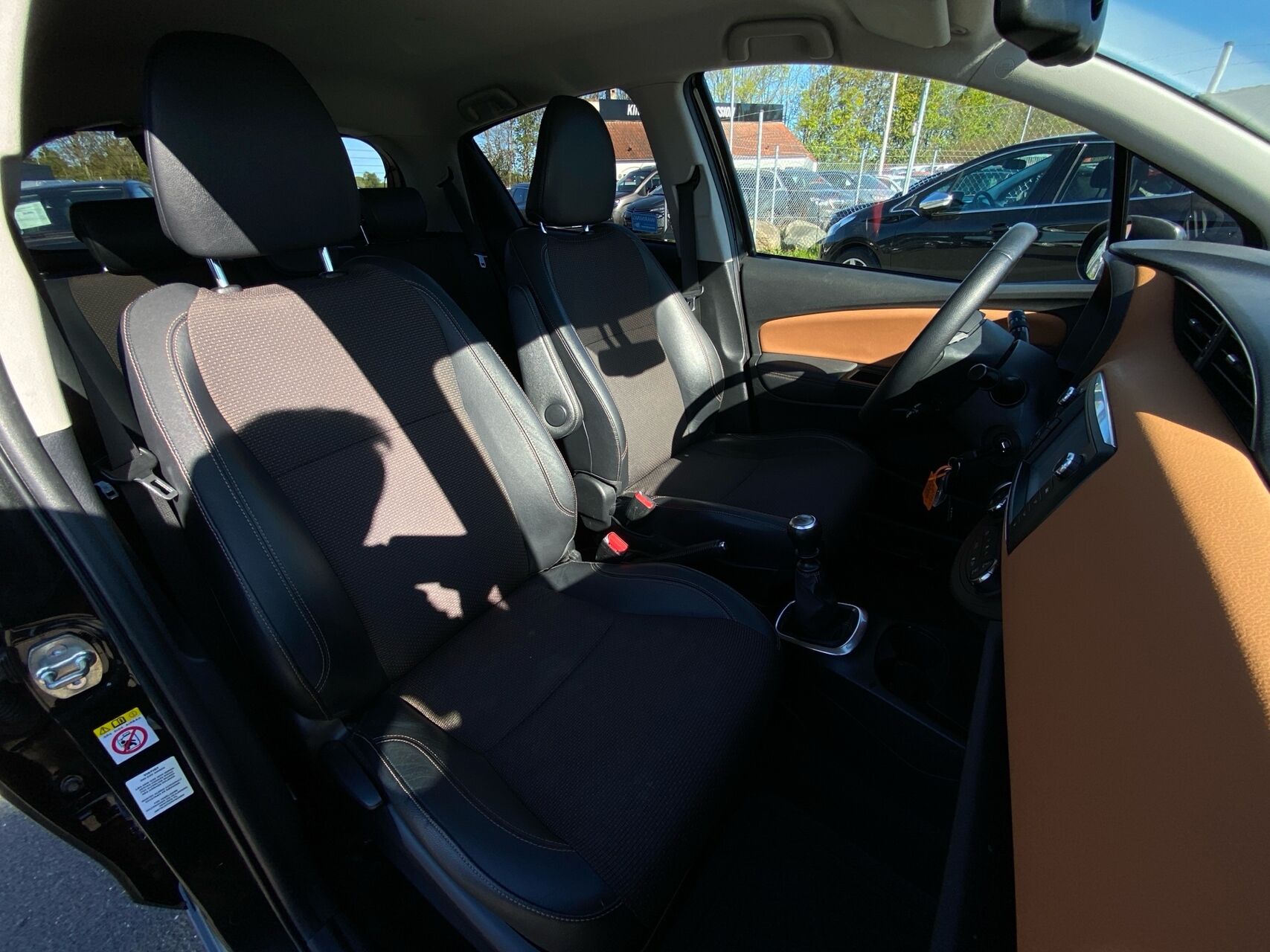Billede af Toyota Yaris 1,3 VVT-I Lounge Edition 100HK 5d 6g