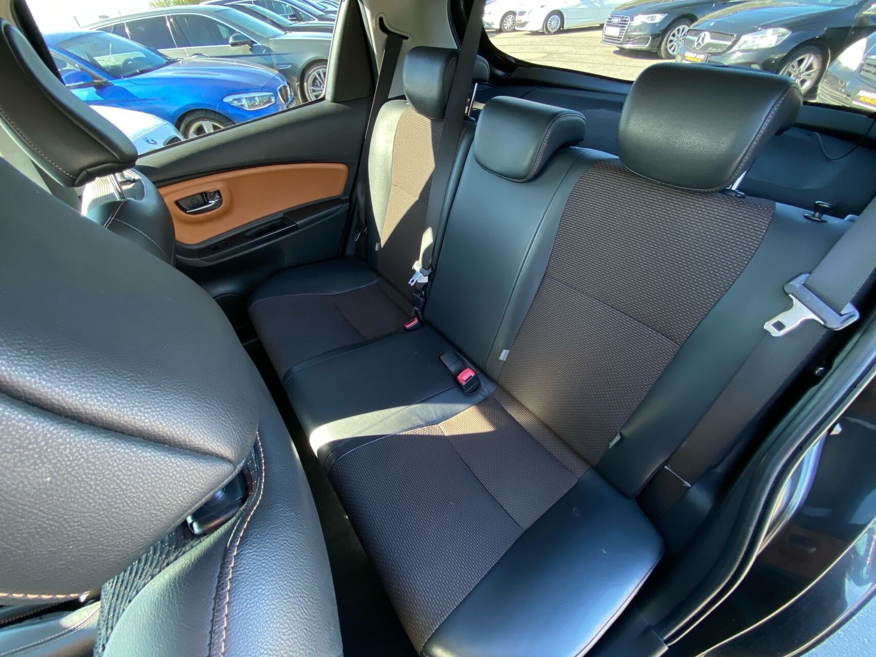 Billede af Toyota Yaris 1,3 VVT-I Lounge Edition 100HK 5d 6g