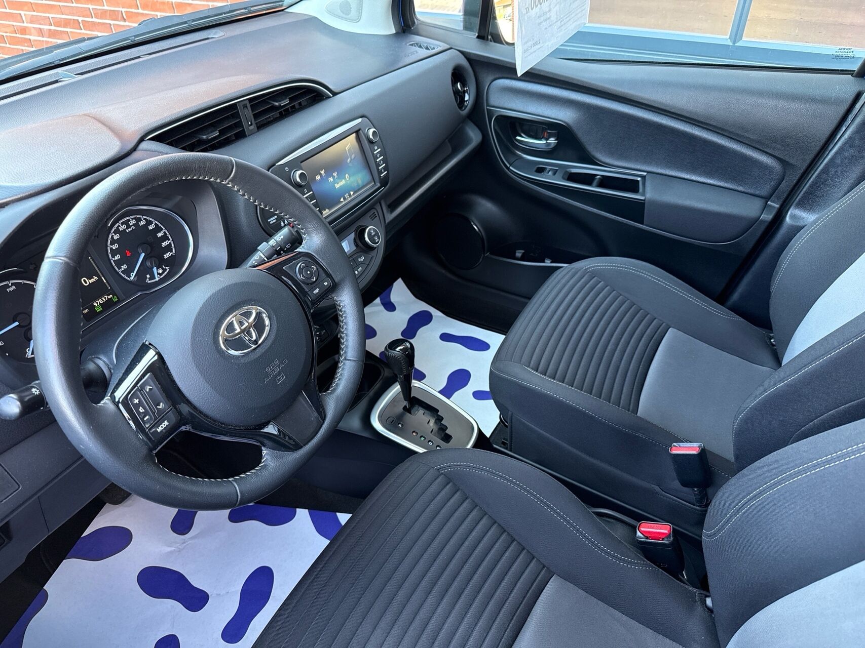 Billede af Toyota Yaris 1,5 Hybrid H2 Exclusive E-CVT 100HK 5d Trinl. Gear