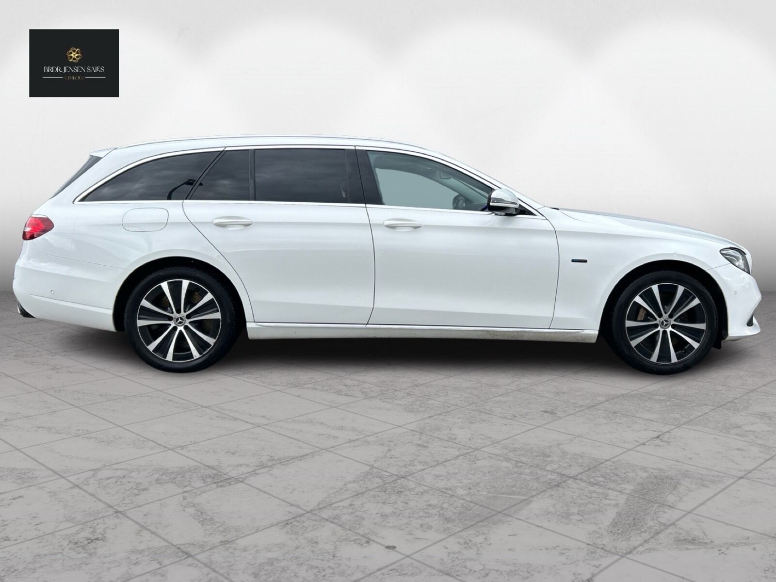 Billede af Mercedes-Benz E300 de T 2,0 Plugin-hybrid 9G-Tronic 306HK Stc Aut.