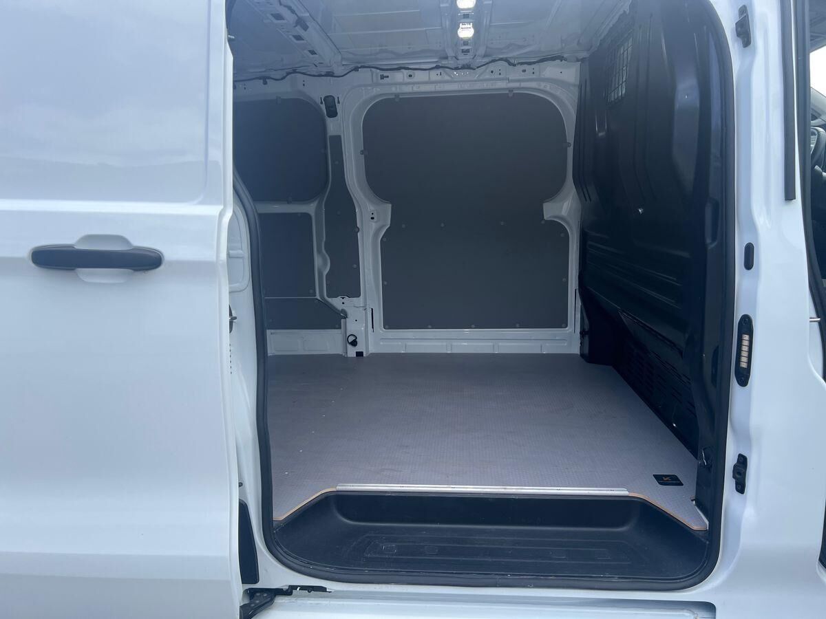 Billede af Ford Transit Custom 320 L2H1 2,5 Plugin-hybrid Trend CVT 233HK Van Trinl. Gear