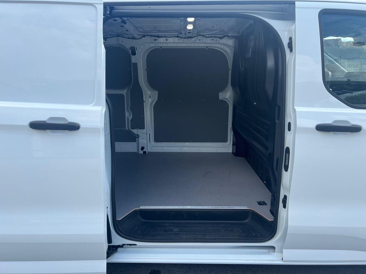 Billede af Ford Transit Custom 320 L2H1 2,5 Plugin-hybrid Trend CVT 233HK Van Trinl. Gear