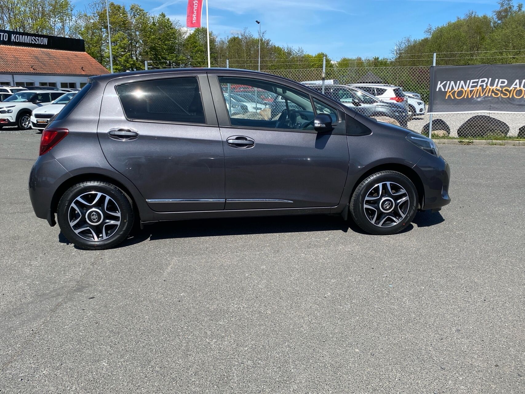 Billede af Toyota Yaris 1,3 VVT-I T2 Premium 100HK 5d 6g