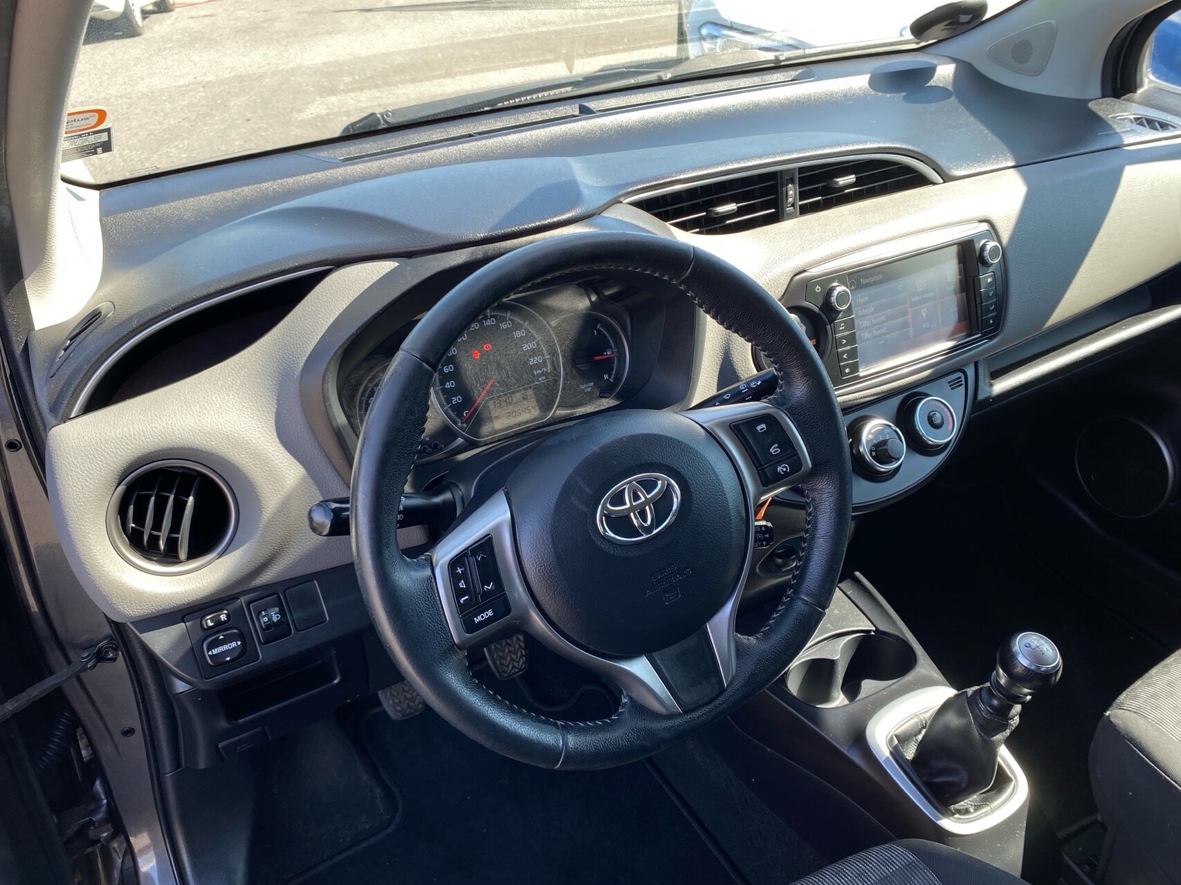 Billede af Toyota Yaris 1,3 VVT-I T2 Premium 100HK 5d 6g
