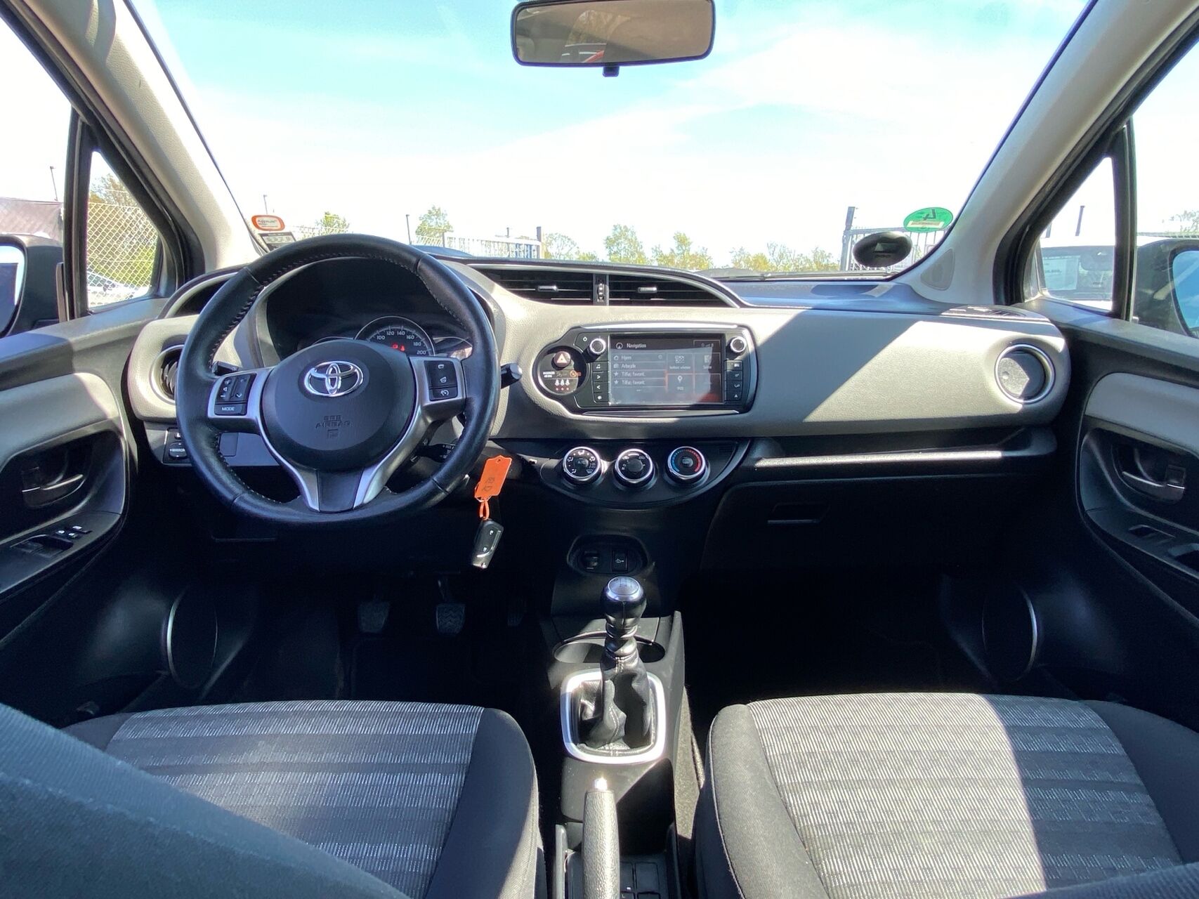 Billede af Toyota Yaris 1,3 VVT-I T2 Premium 100HK 5d 6g