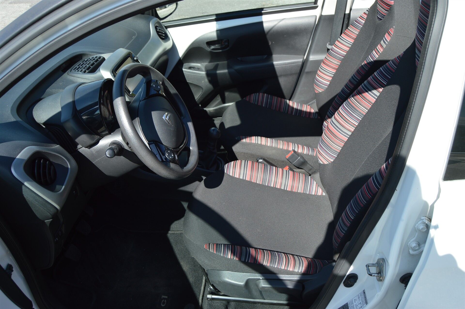 Billede af Citroën C1 1,0 VTi Funky Airscape start/stop 68HK 5d