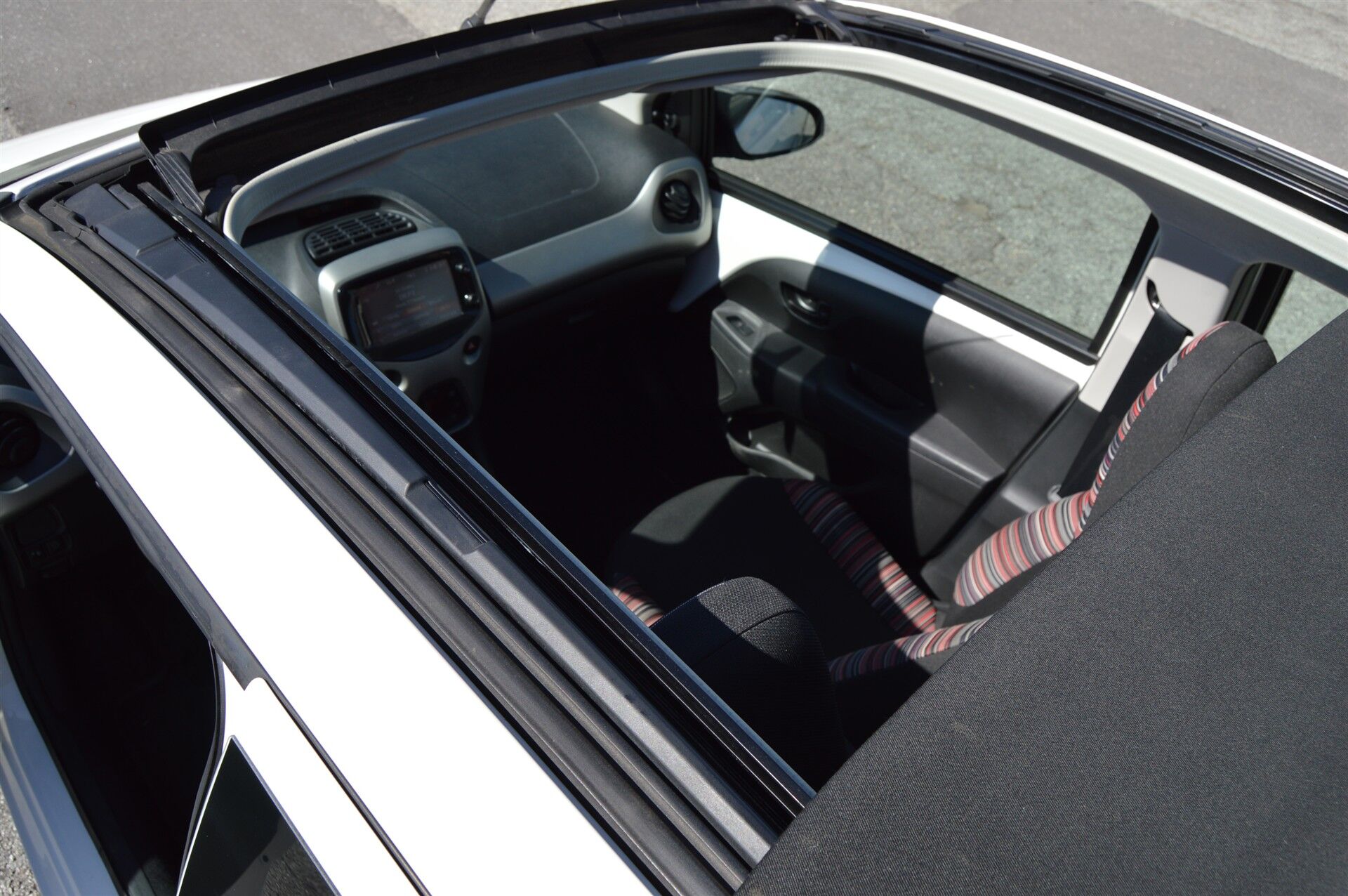 Billede af Citroën C1 1,0 VTi Funky Airscape start/stop 68HK 5d