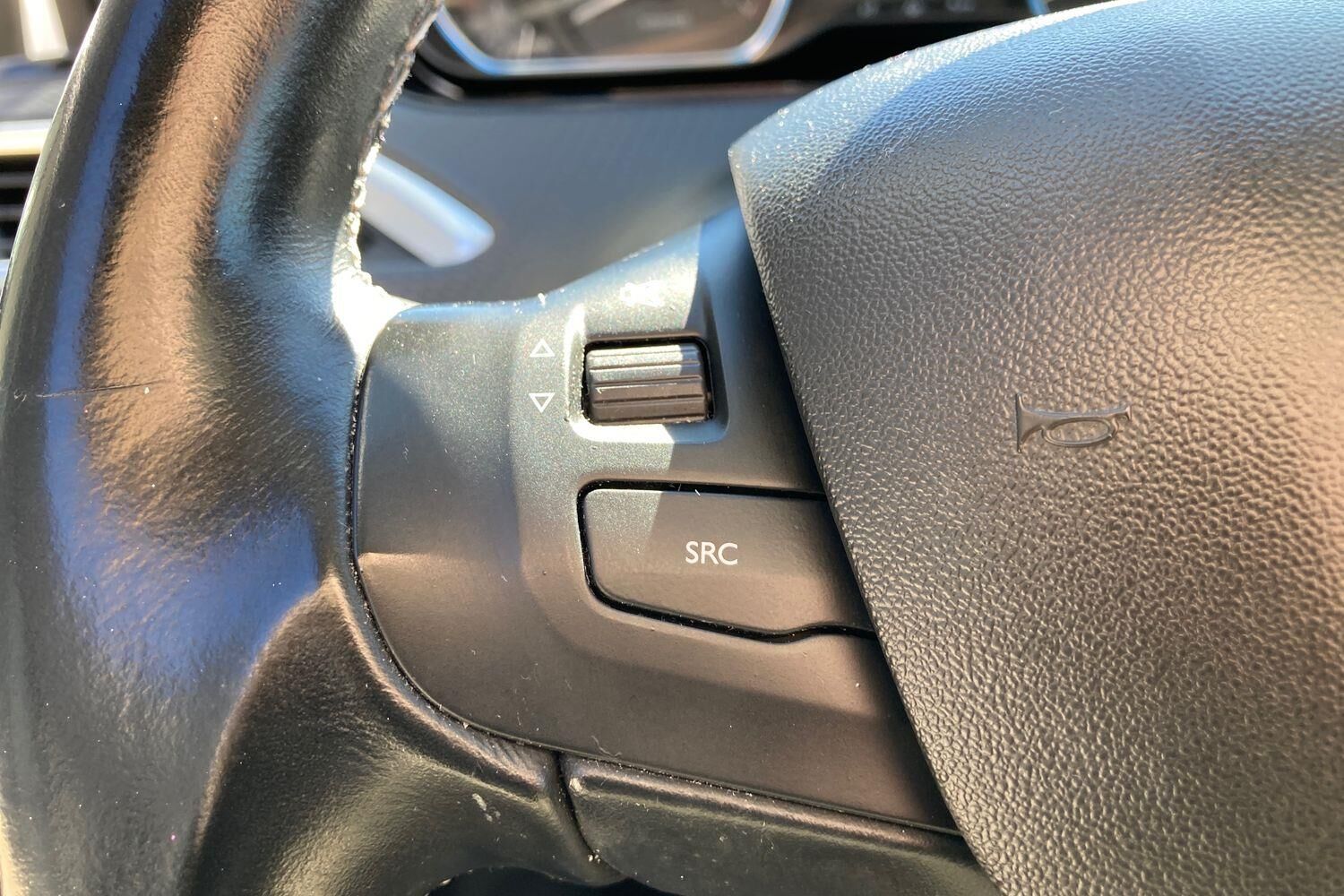 Billede af Peugeot 2008 1,2 e-THP Desire Sky 110HK 5d