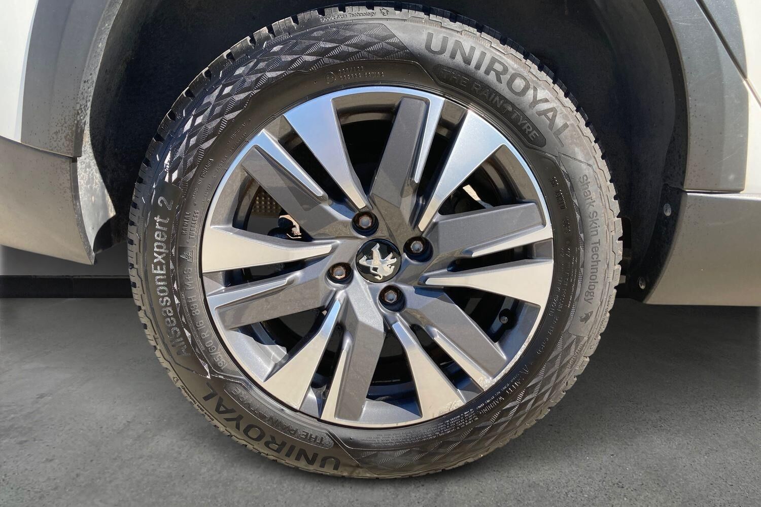 Billede af Peugeot 2008 1,2 e-THP Desire Sky 110HK 5d