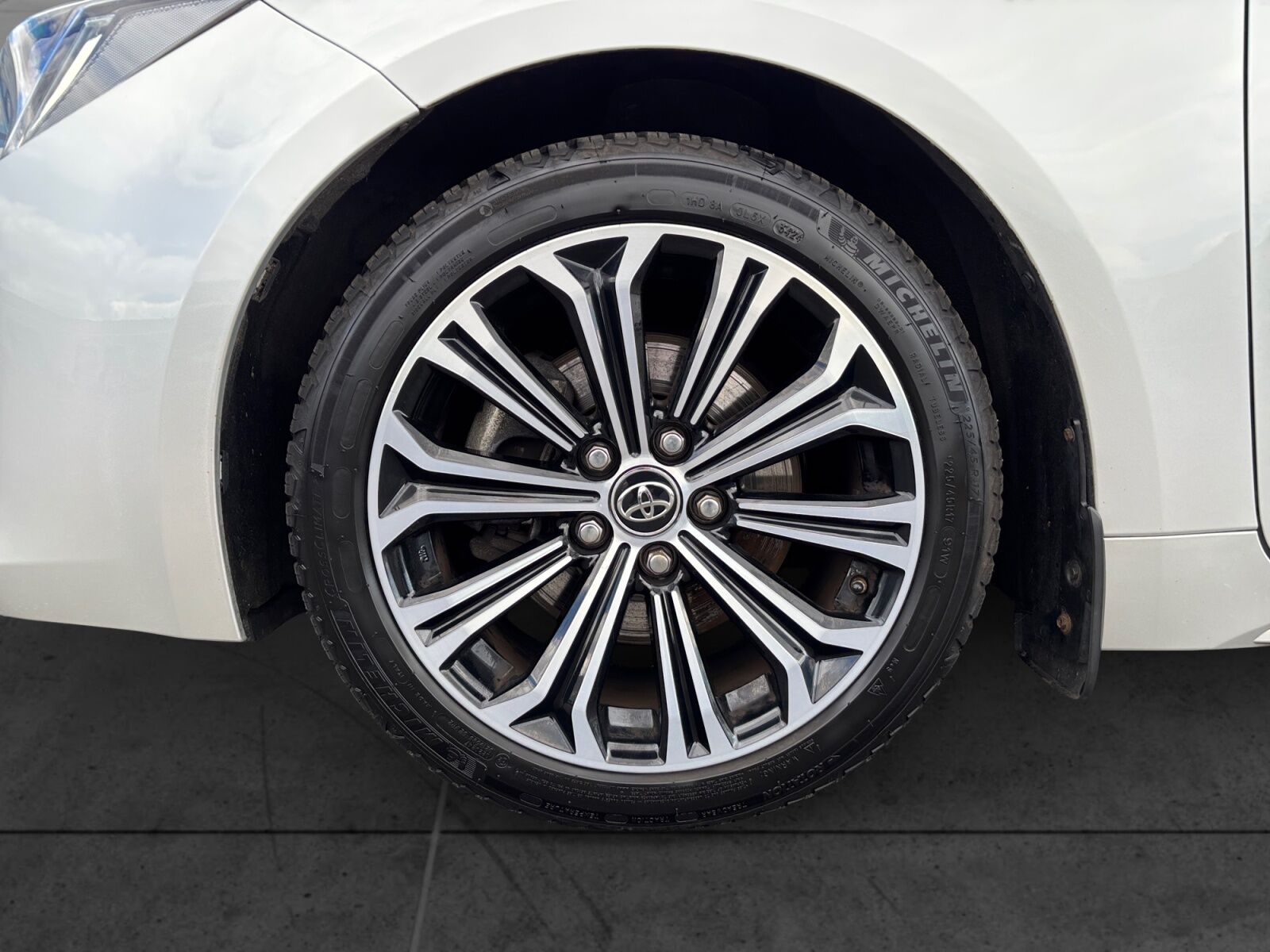 Billede af Toyota Corolla 2,0 Hybrid H3 Premium E-CVT 180HK 5d 6g Aut.