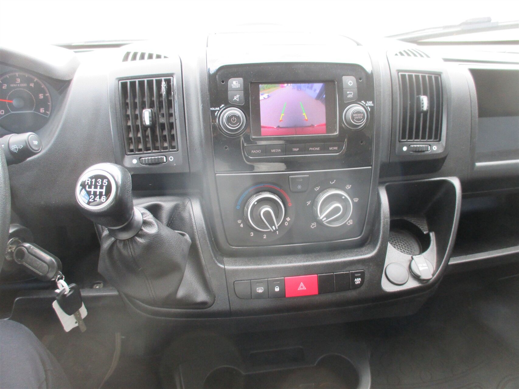Billede af Citroën Jumper 30 L1H1 2,2 Blue HDi Flexline start/stop 120HK Van