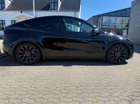 Tesla Model Y EL Performance AWD 534HK 5d Aut.