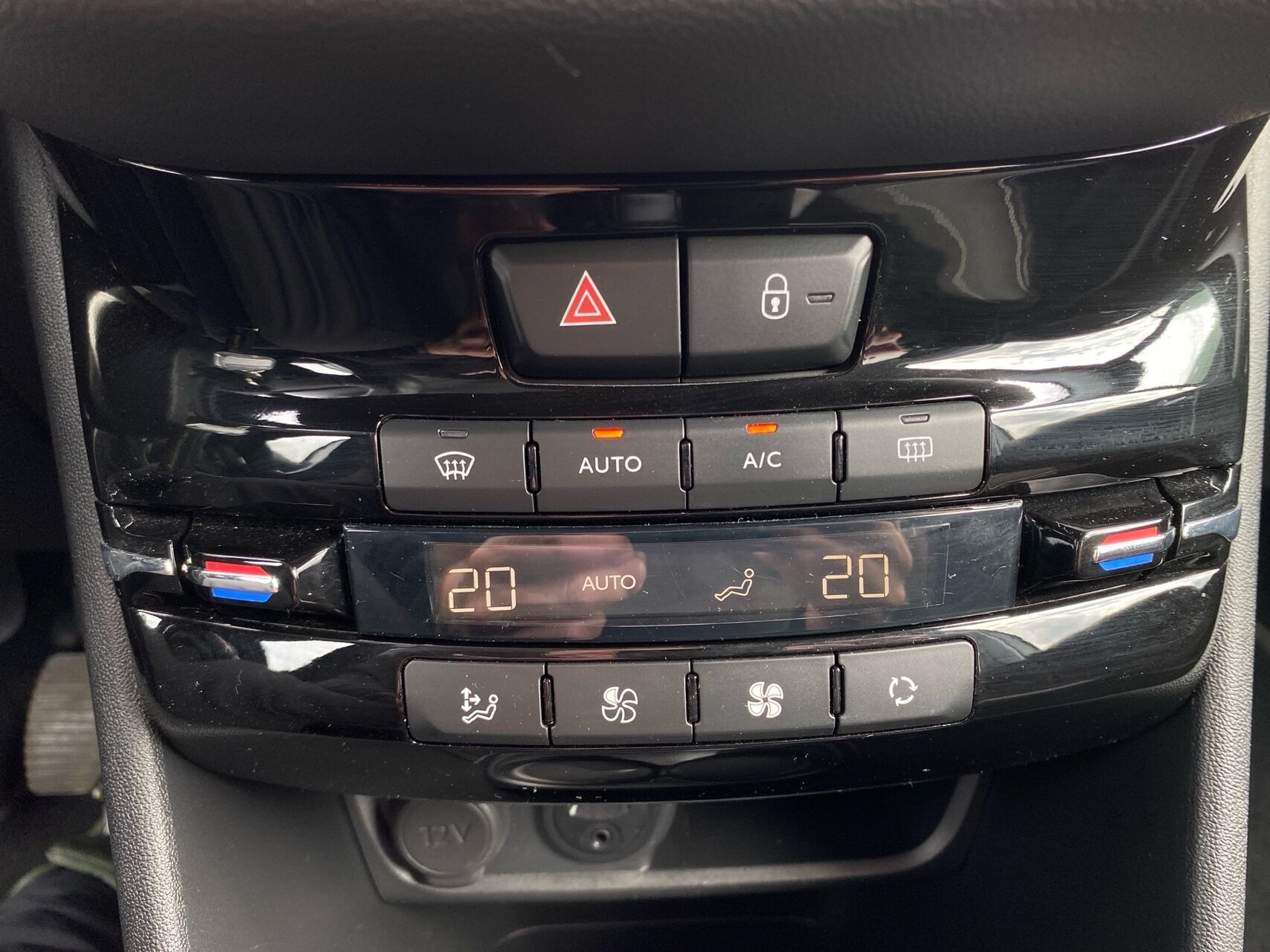 Billede af Peugeot 208 1,2 VTi Strike 82HK 5d